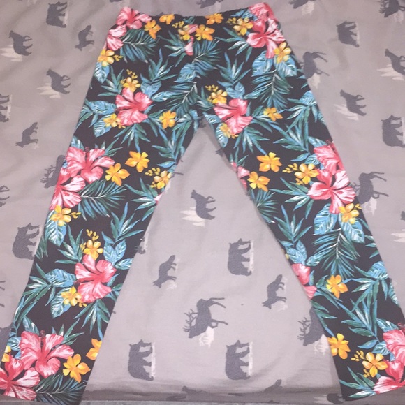 No Boundaries Pants - Capri Leggings